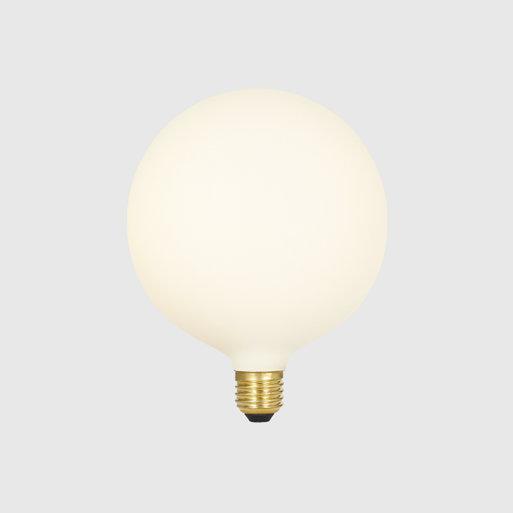 Sphere Extra Large 8W WoD 2000K to 2800K E26 Matte Porcelain US LED Bulb