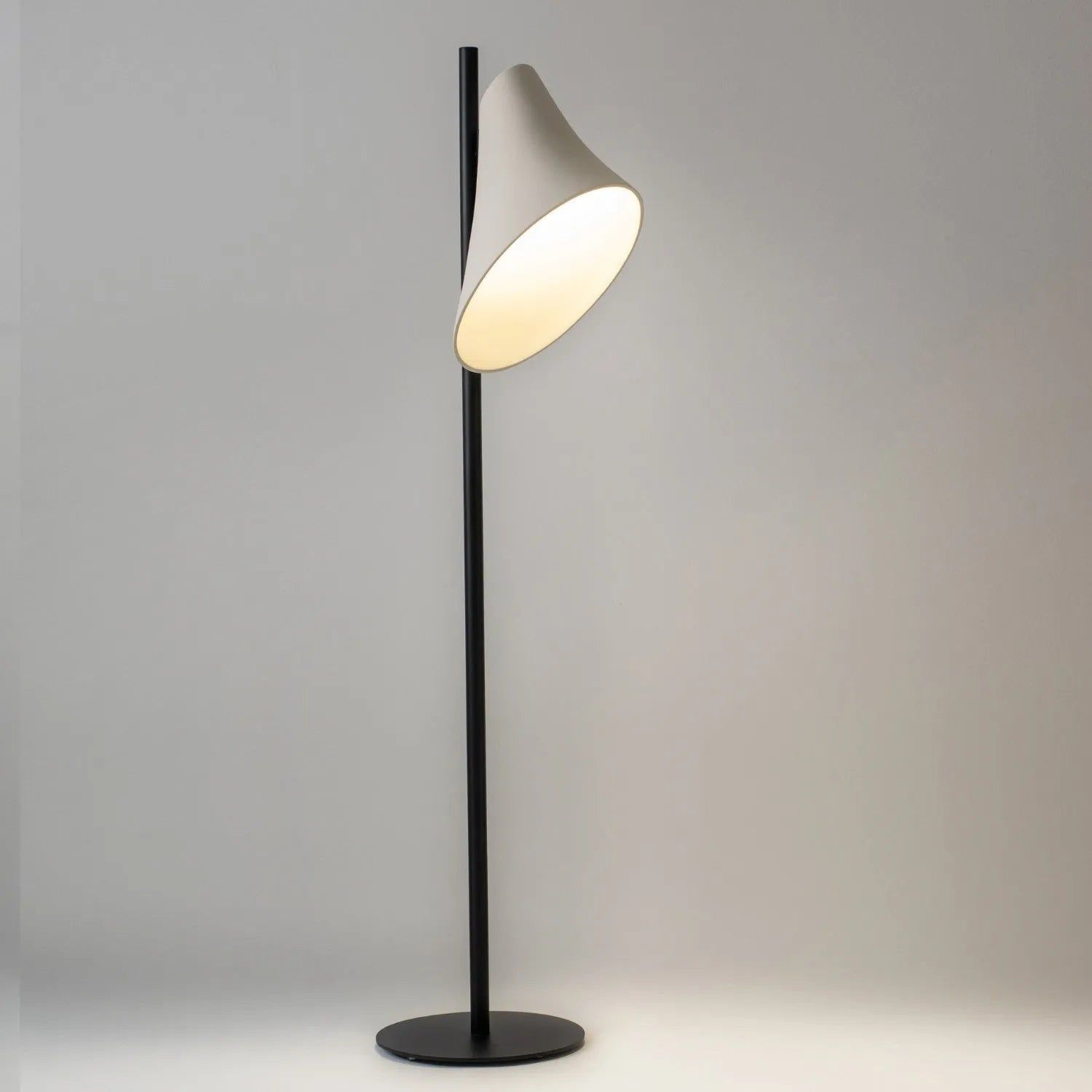 Geo Contemporary - Veneza Floor Lamp - LC 842 | Montreal Lighting & Hardware