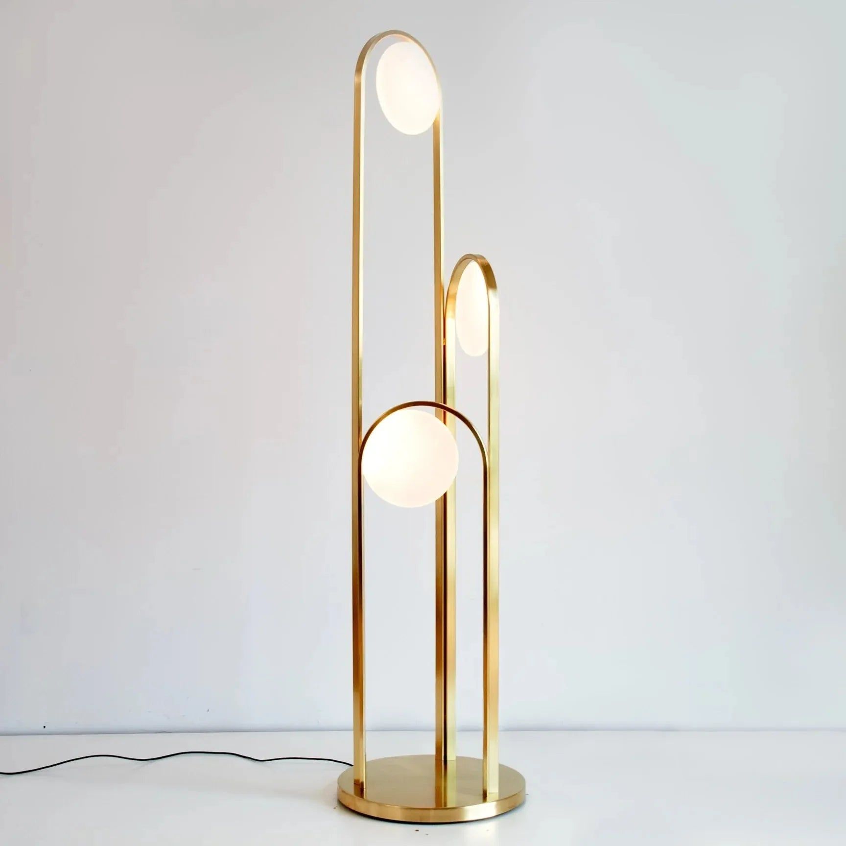 Hollis+Morris - Ellipse Floor Lamp - ELPSFLOOR-BLK | Montreal Lighting & Hardware