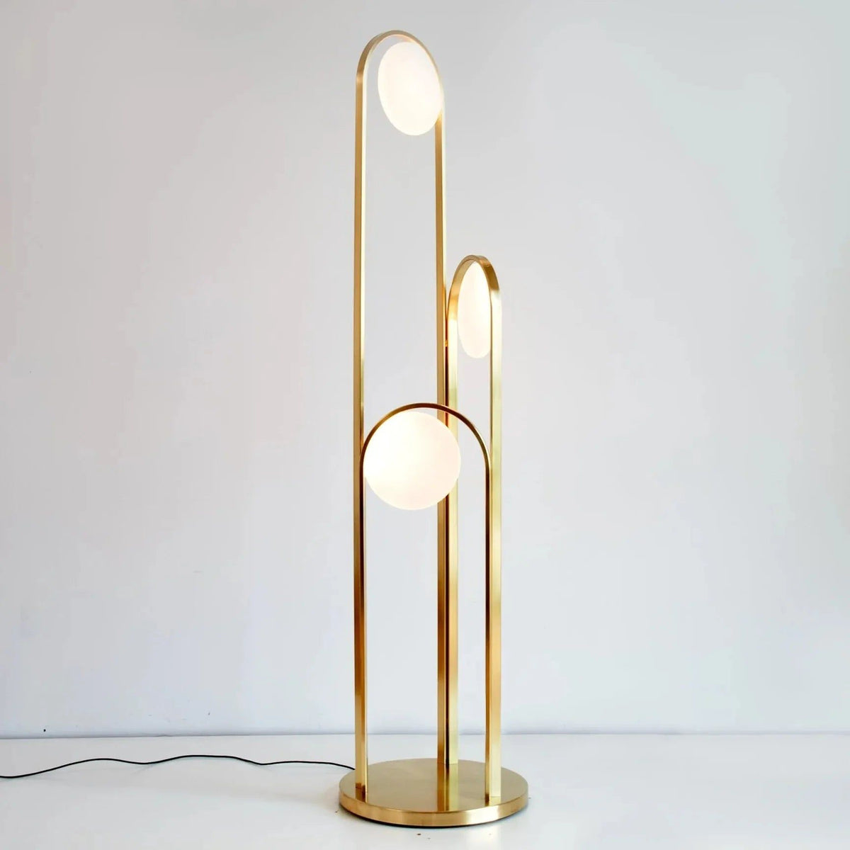 Hollis+Morris - Ellipse Floor Lamp - ELPSFLOOR-BLK | Montreal Lighting & Hardware