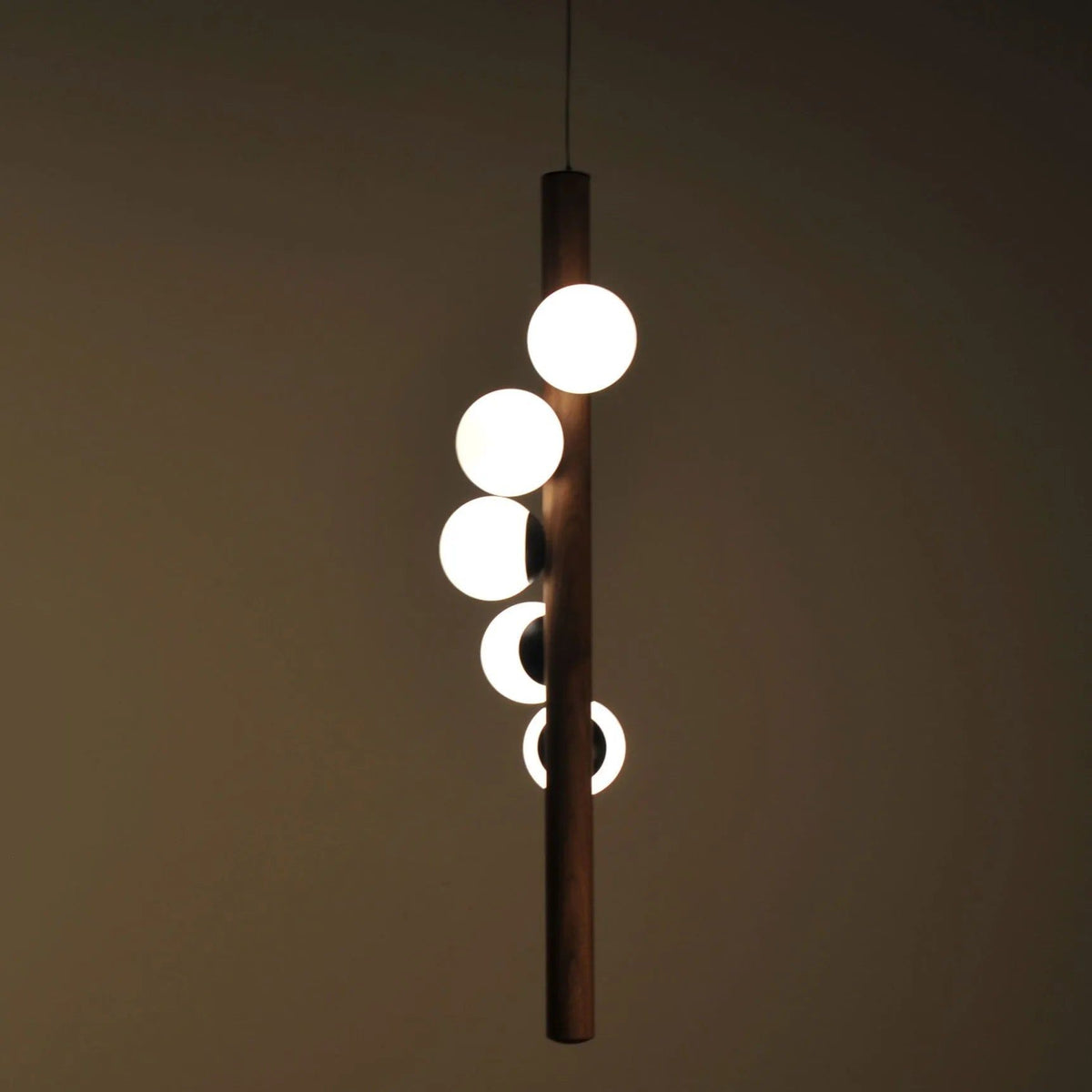 Hollis+Morris - Willow Vertical Pendant - WILOVERTICAL-5FT-OKB-BK | Montreal Lighting & Hardware