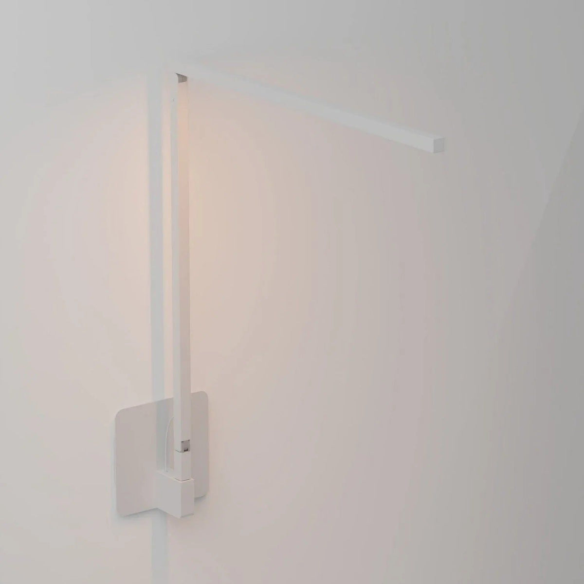 Koncept - Z-Bar Solo LED Desk Lamp Gen 4 - ZBD1000-W-MWT-HWS | Montreal Lighting & Hardware