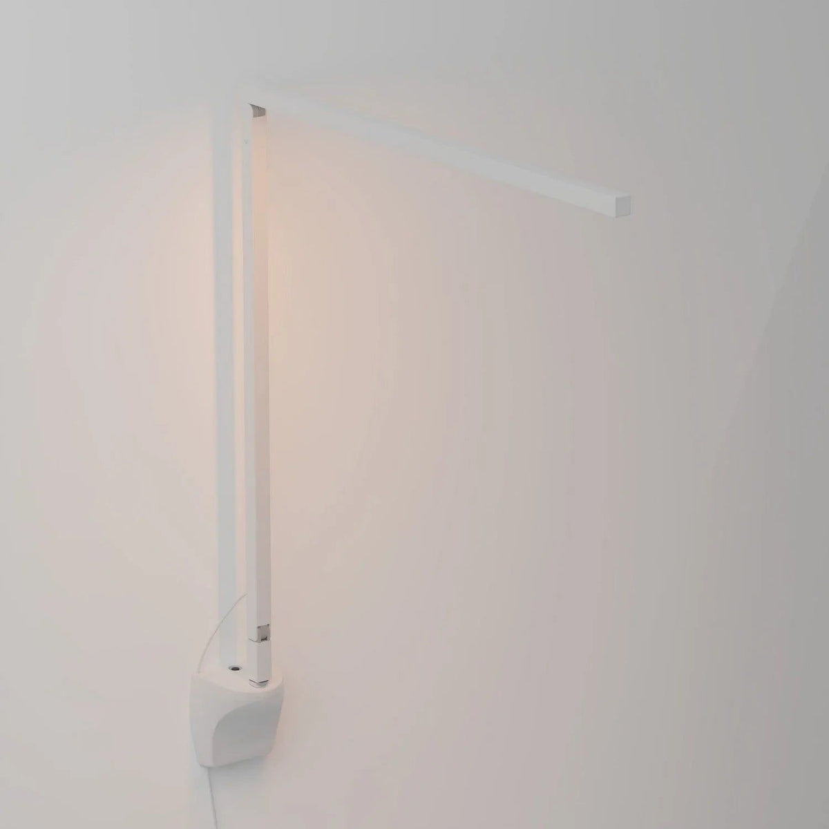 Koncept - Z-Bar Solo LED Desk Lamp Gen 4 - ZBD1000-W-MWT-WAL | Montreal Lighting & Hardware