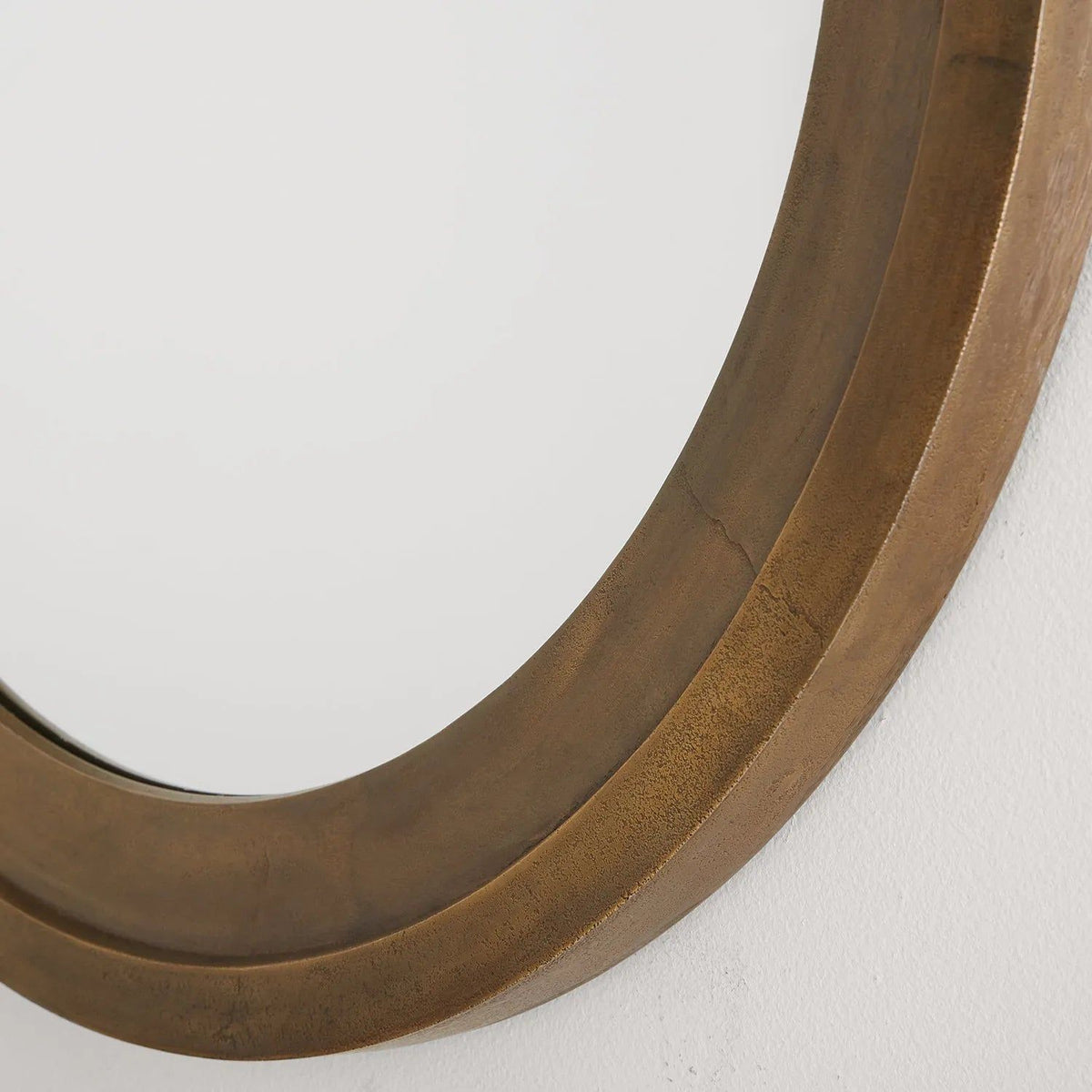 Miroir rond de 32 po en aluminium moulé au sable