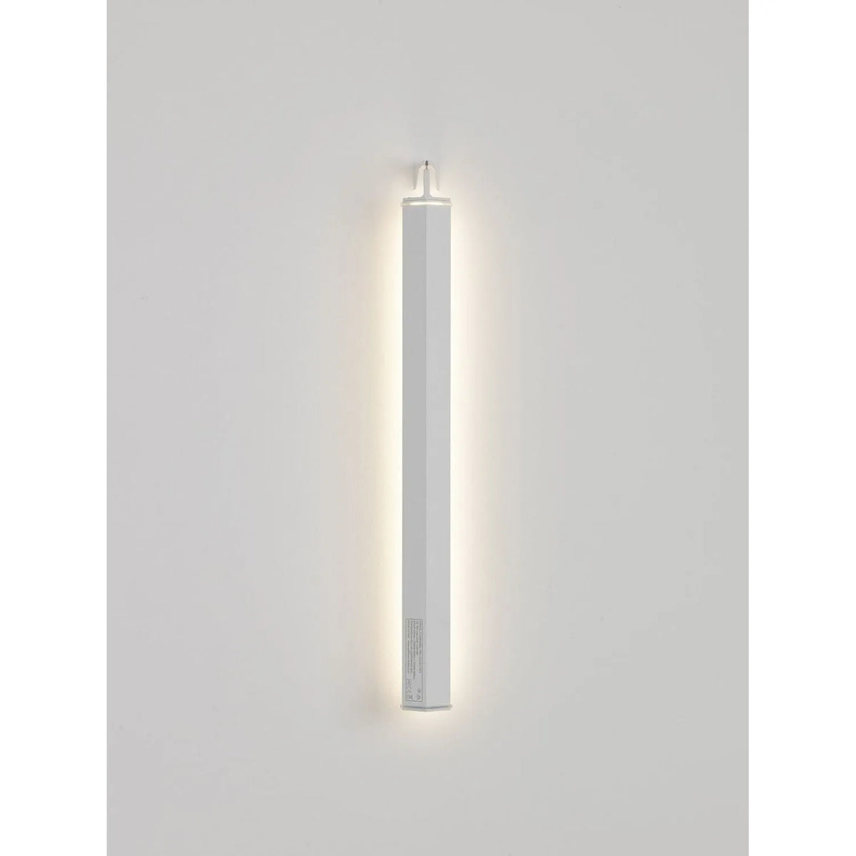 Zafferano America - Pencil LED Cordless Vertical Wall Sconce - LD0800-VW-B3 | Montreal Lighting & Hardware