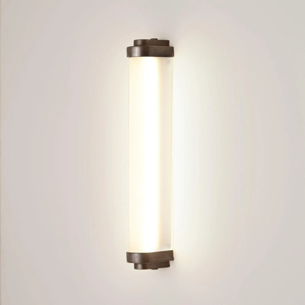 Davey Lighting - Cabin LED Wall Light - US-DP7218/40/BR/WE | Montreal Lighting & Hardware