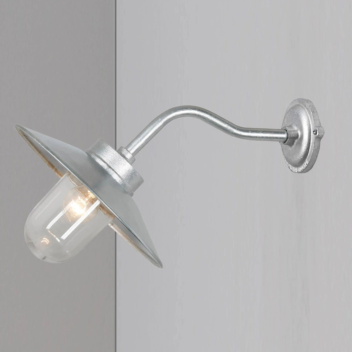 Davey Lighting - Exterior Bracket Light, Canted, Round 7680 - US-DP7680/GA/CL/C | Montreal Lighting & Hardware