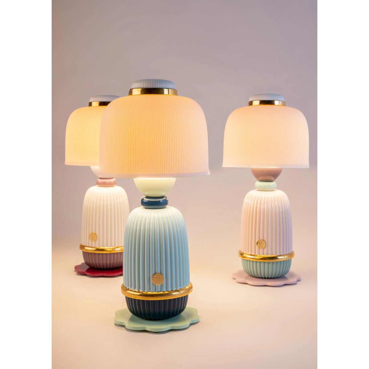 Lladro - Kokeshi Lamp - 01024147 | Montreal Lighting & Hardware