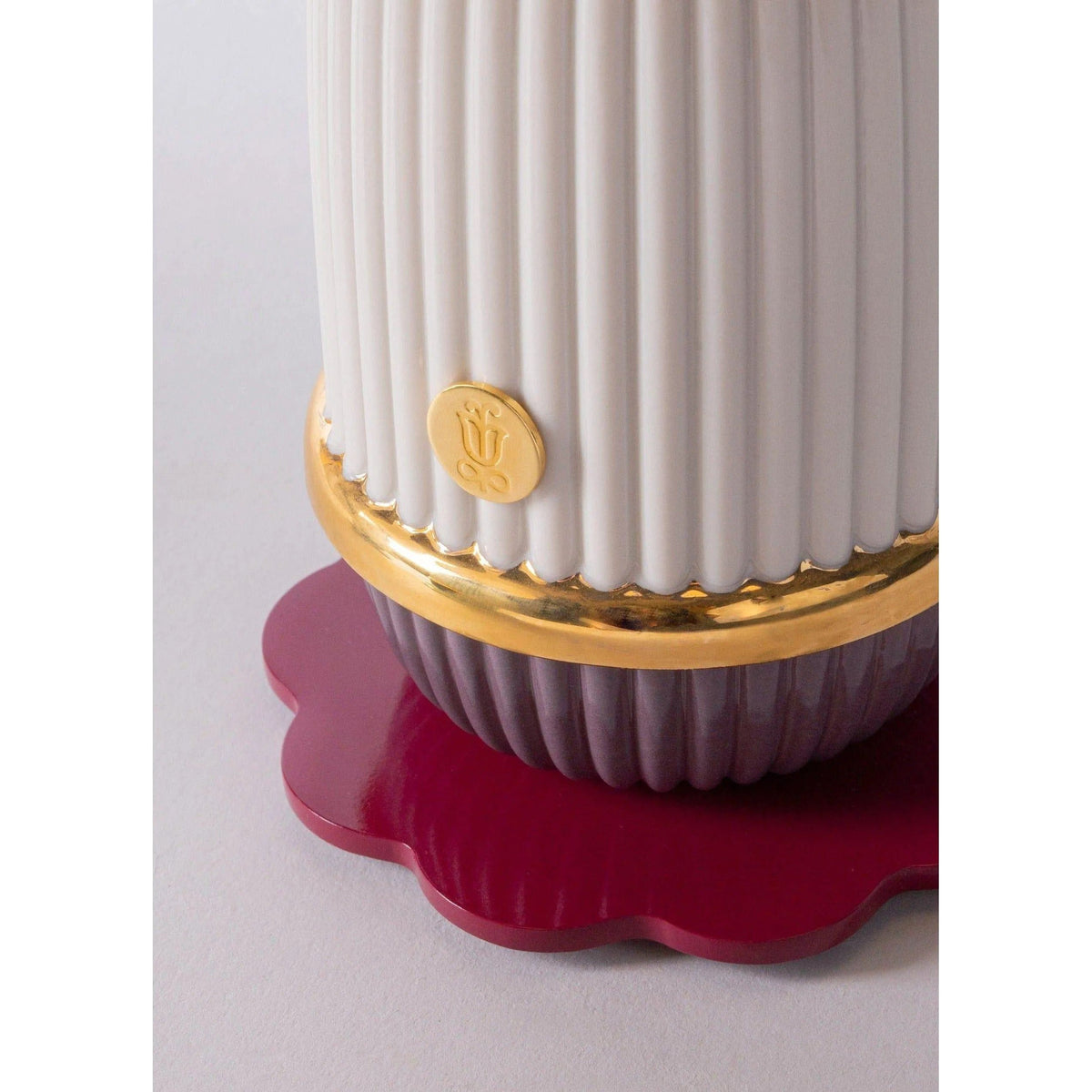 Lladro - Kokeshi Lamp - 01024147 | Montreal Lighting & Hardware