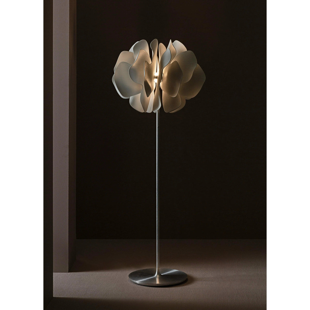 Lladro - Nightbloom Floor Lamp - 01023981 | Montreal Lighting & Hardware