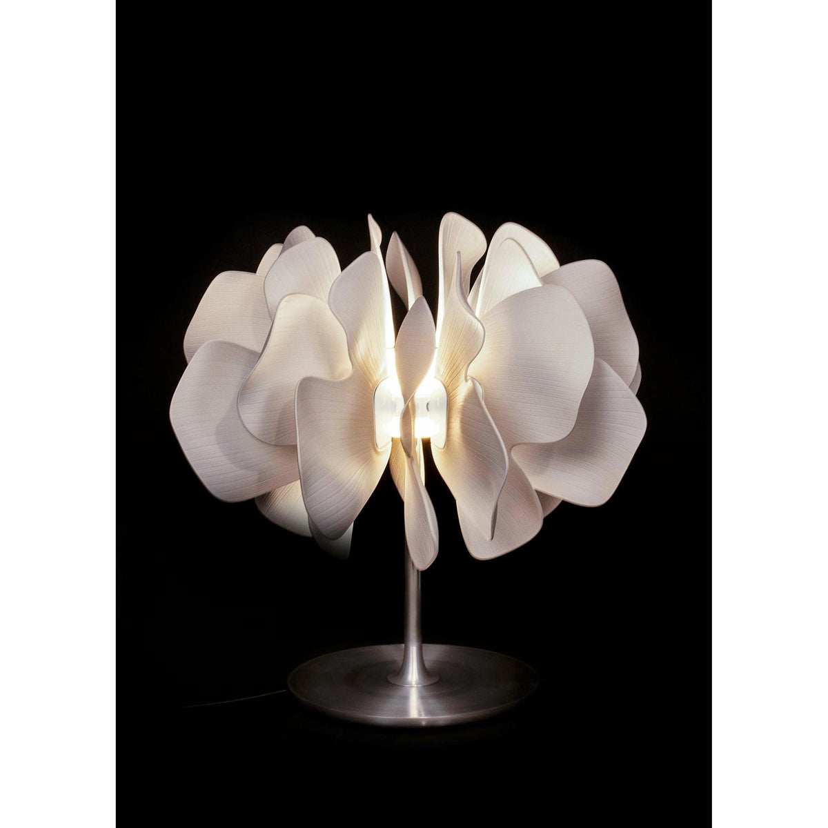 Lladro - Nightbloom Table Lamp - 01023977 | Montreal Lighting & Hardware