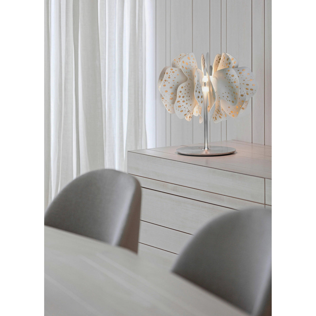 Lladro - Nightbloom Table Lamp - 01023977 | Montreal Lighting & Hardware