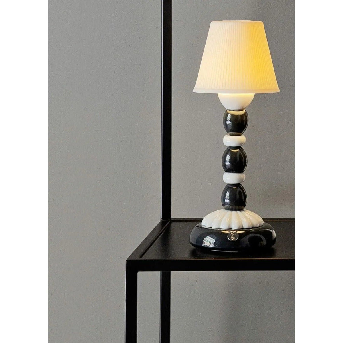 Lladro - Palm Firefly Table Lamp - 01023762 | Montreal Lighting & Hardware