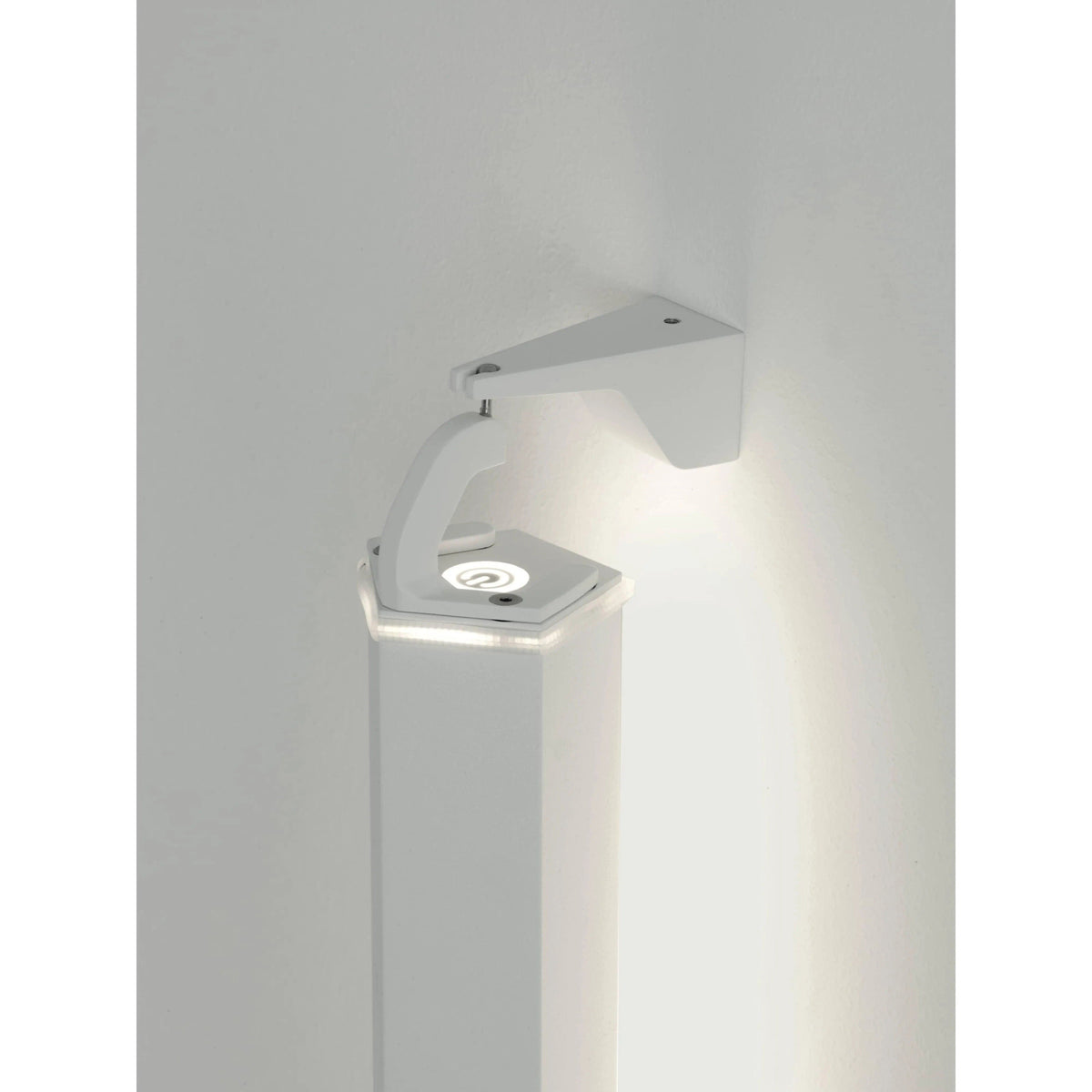 Zafferano America - Pencil LED Cordless Vertical Wall Sconce - LD0802-VW-B3 | Montreal Lighting & Hardware